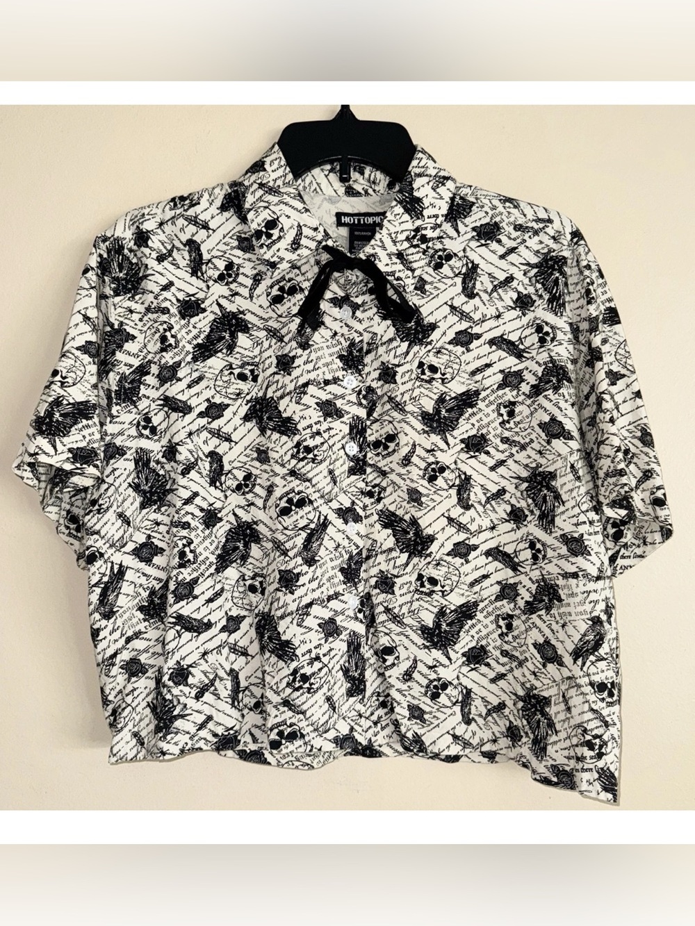 Hot Topic Ivory Raven Skull Crop Woven Button Up Shirt Size M